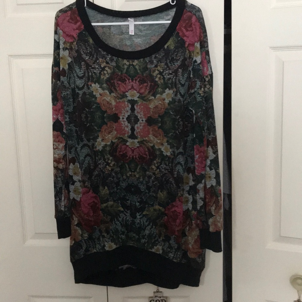 Women’s Large Long Sleeve shirt